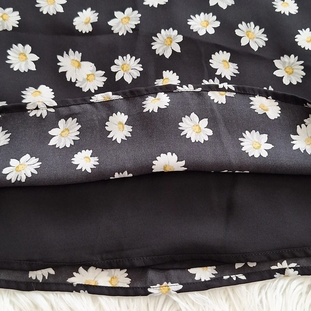 Socialite Daisy Print Top - Picture 7 of 13